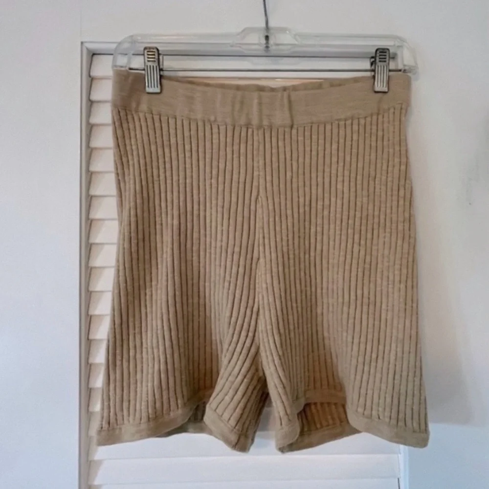 FREE PEOPLE “Zuma” High-Waisted Ribbed Sweater Shorts Women’s Medium